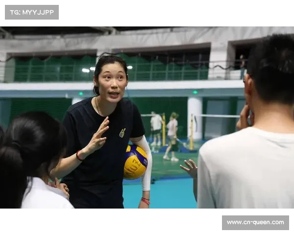 朱婷化身教练指导小球员，河南排球青训获国际关注